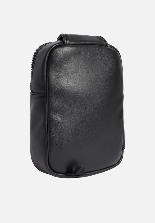 Calvin Klein - Logo stripe n/s phone xbody - black