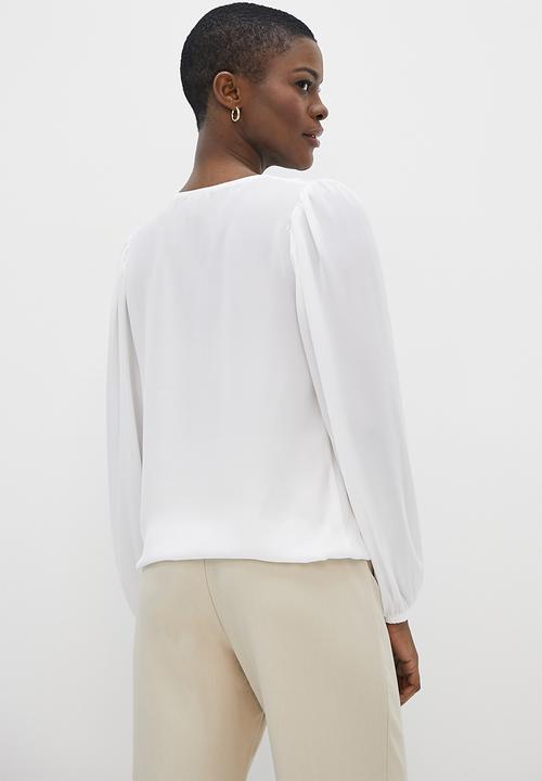 edit - V-neck shoulder shell blouse - milk