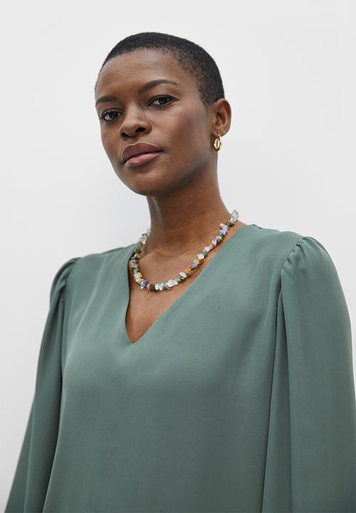 edit - V-neck shoulder shell blouse - bottle green