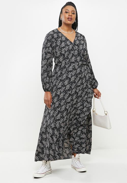 Missguided - Plus long sleeve wrap maxi dress - black