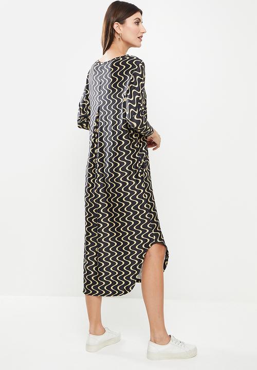 Me&B - Dolman sleeve high low tee dress - black