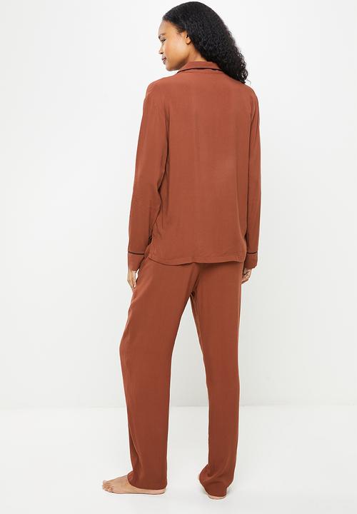 Superbalist - Sleep shirt & pants set - chocolate