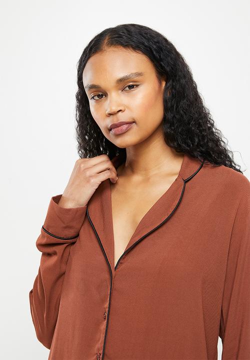 Superbalist - Sleep shirt & pants set - chocolate