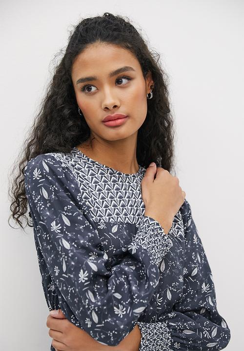 edit - Shirred balloon sleeve femme maxi - indigo mono ditsy
