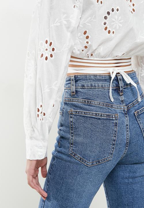 Missguided - Petite broderie wrap front top - white