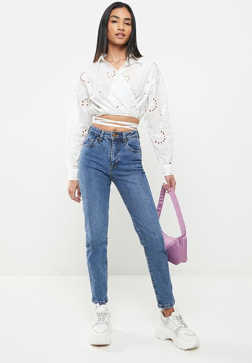Missguided - Petite broderie wrap front top - white