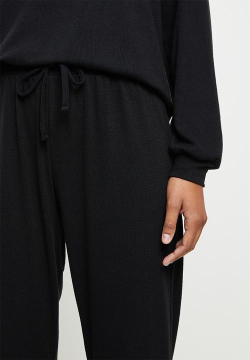 Superbalist - Soft touch sleep set - black