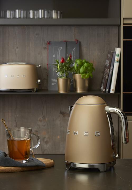 smeg - Retro style kettle - matte champagne
