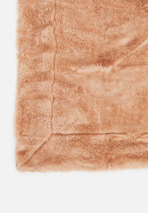 Linen House - Selma faux fur throw - brandy