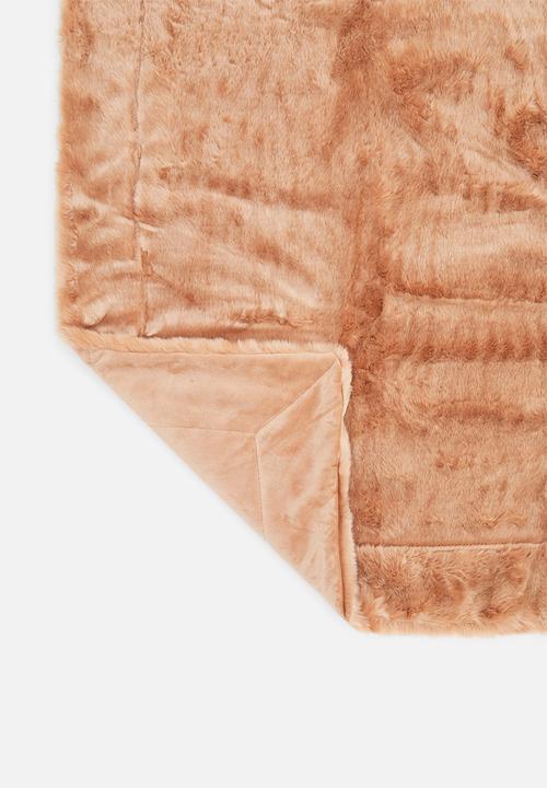 Linen House - Selma faux fur throw - brandy