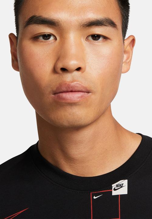 Nike - NSW 12Mo Logo AOP Tee - black