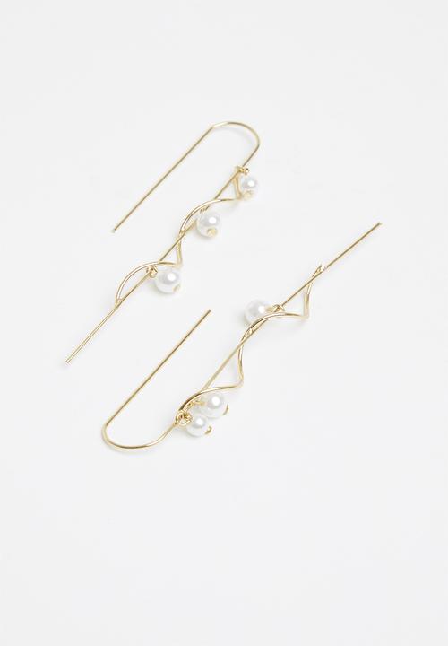 Superbalist - Ambar faux pearl earrings - gold & cream