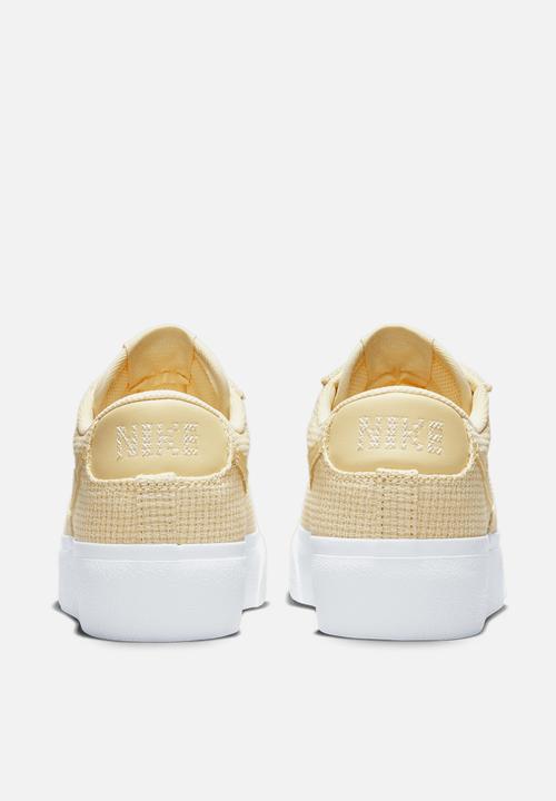 Nike - W blazer low platform ess - lemon drop/lemon drop-coconut milk-white