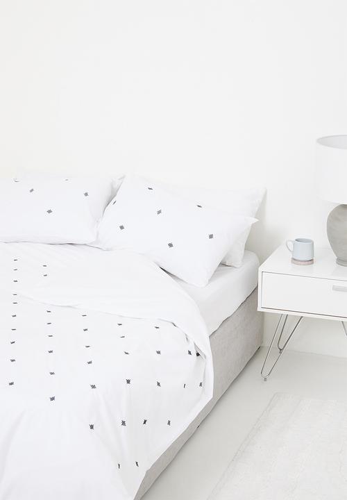 Sixth Floor - Carto cotton embroidered duvet set - white & grey