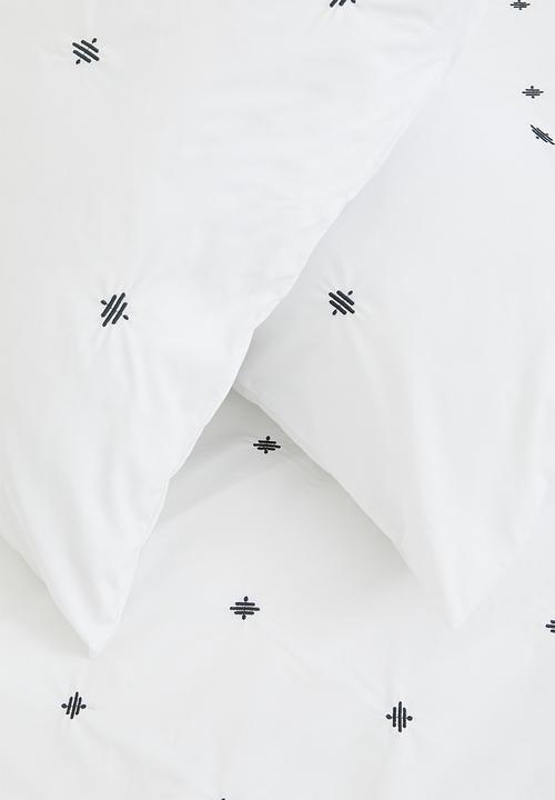 Sixth Floor - Carto cotton embroidered duvet set - white & grey
