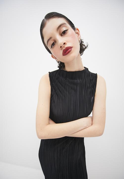 VELVET - Sleeveless funnel neck textured knit column midi dress - black