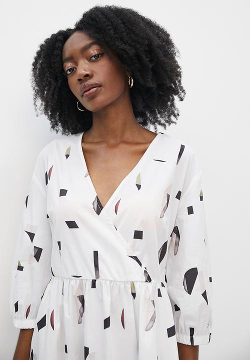 Superbalist - Wrap babydoll dress - white based cutout print