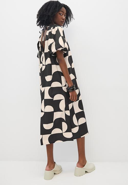 Superbalist - Balloon Sleeve Midi - black cutout large