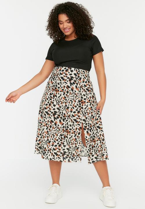 Trendyol - Plus print slit detail skirt - beige