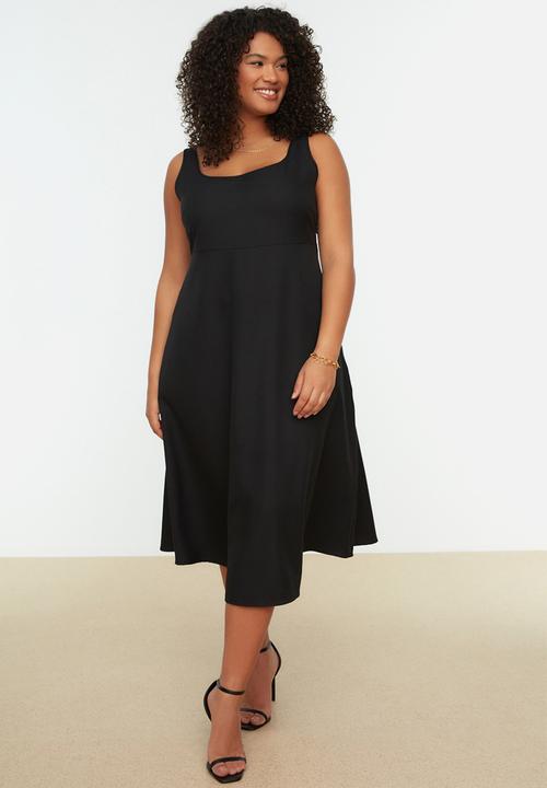 Trendyol - Plus square collar sleeveless woven dress - black