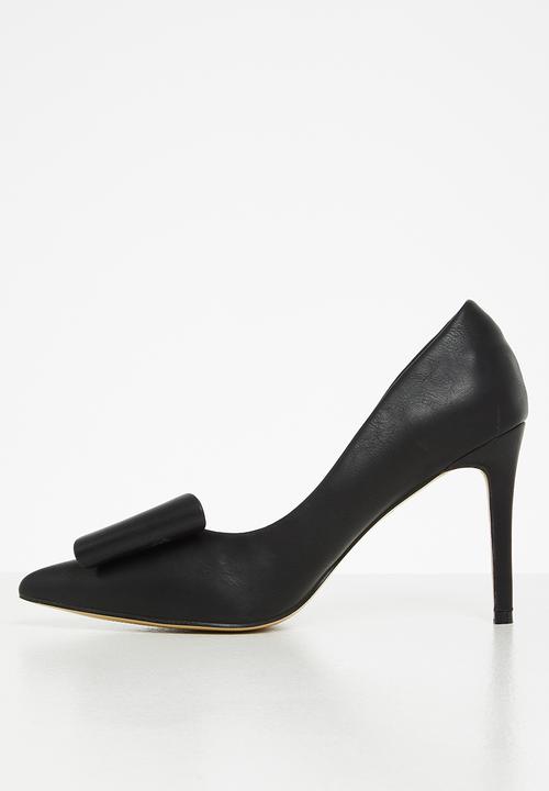 Plum - Minnie barely there court heel - black