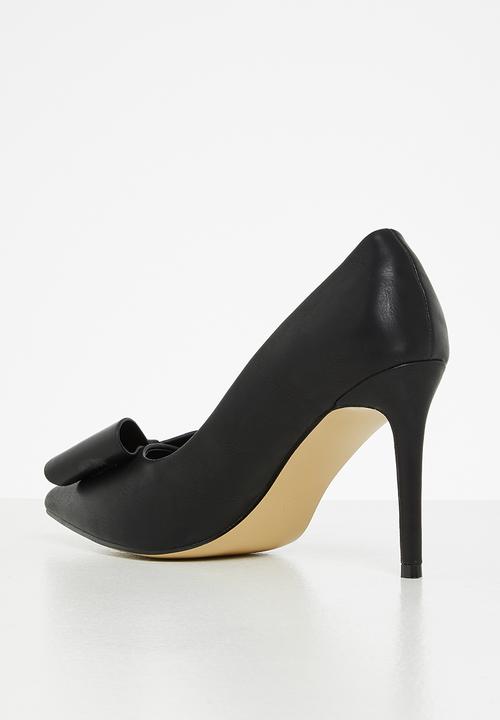 Plum - Minnie barely there court heel - black