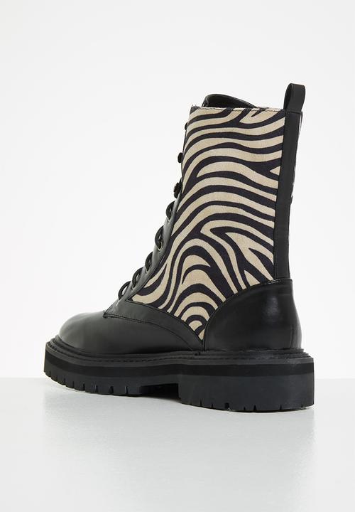 Z_Code_Z - Natasha lace-up combat boot - black