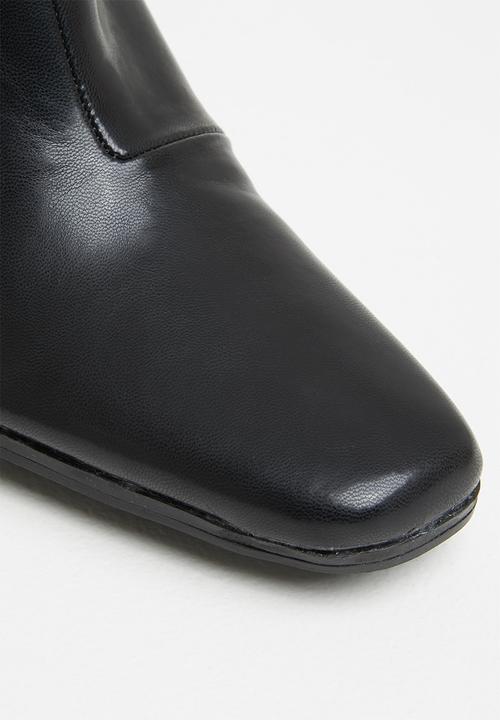 Z_Code_Z - Olivia set-back heeled ankle boot - black
