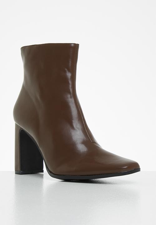 Z_Code_Z - Olivia set-back heeled ankle boot - brown