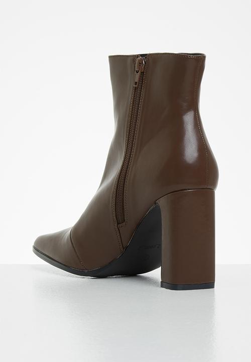 Z_Code_Z - Olivia set-back heeled ankle boot - brown