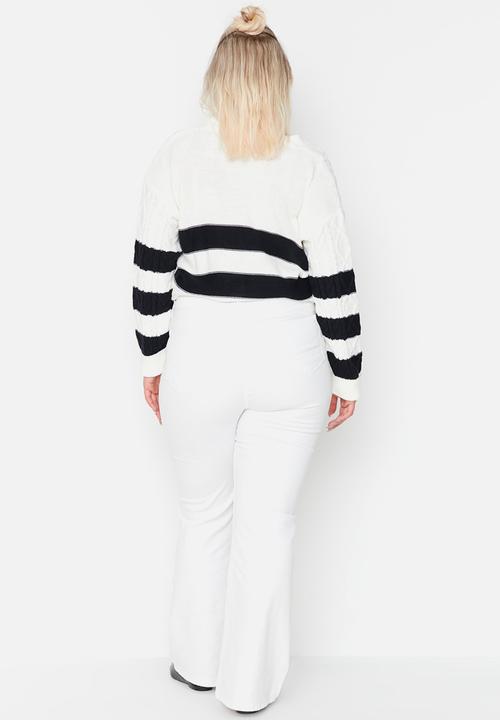 Trendyol - Plus high waist flare fit jeans - white