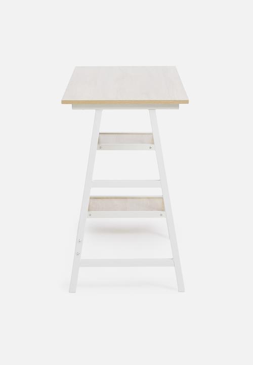 Sixth Floor - Nova desk - natural
