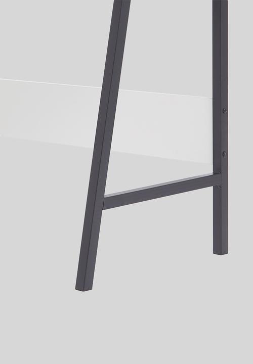 Sixth Floor - Station desk - black & white