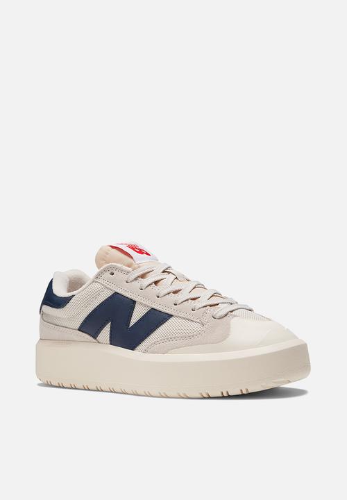 New Balance  - Radically classic - moonbeam 