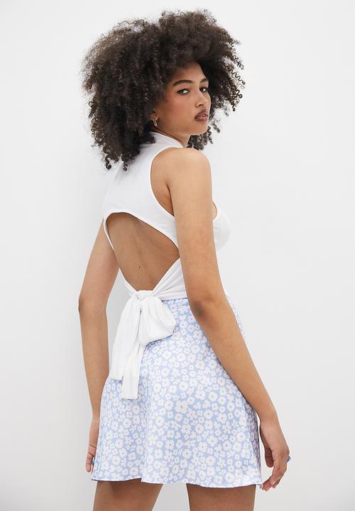 Blake - Turtle neck tie back crop - white