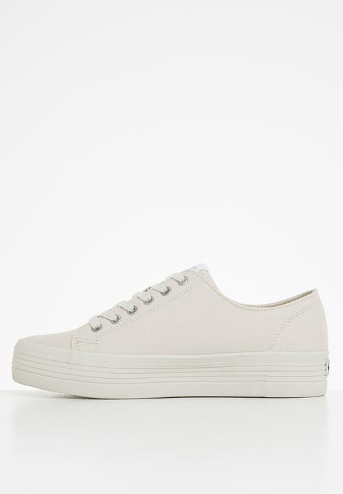 Calvin Klein - Vulcanized flatform laceup co - eggshell