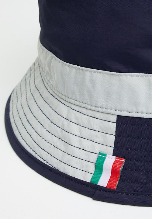 Diadora - Zagi bucket hat - navy & white