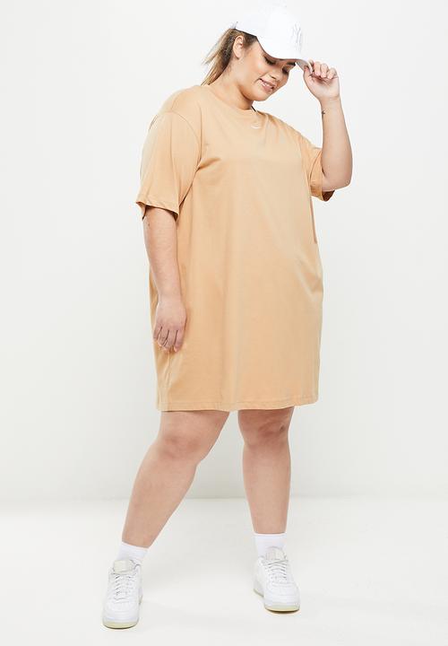 Nike - Plus w nsw essntl short sleeve dress - hemp