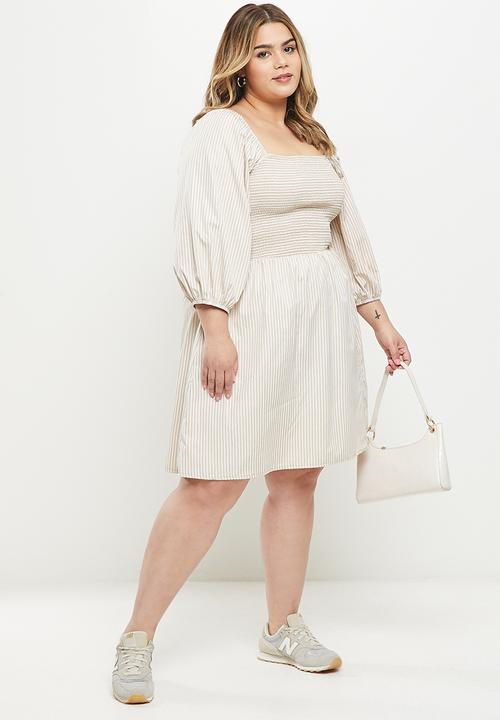 Me&B - Plus smocked bodice dress with pockets - stone