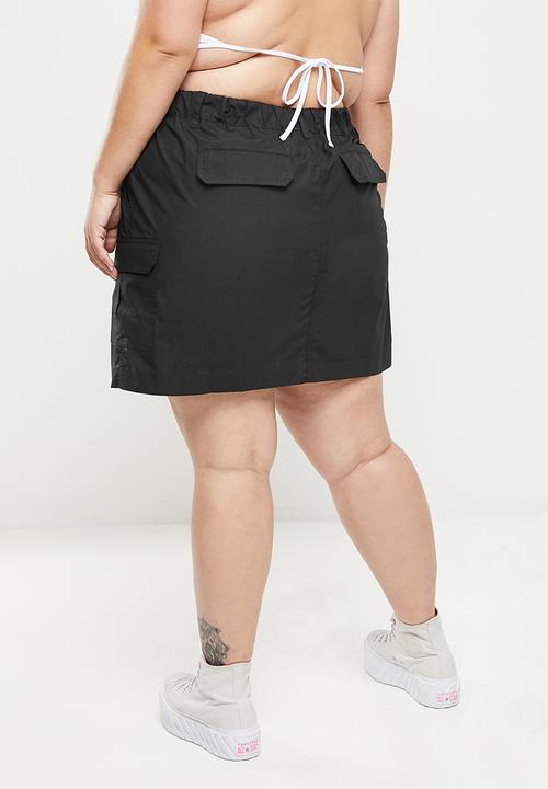 Cotton On - Curve scout cargo mini skirt - black