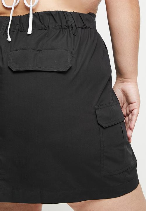 Cotton On - Curve scout cargo mini skirt - black