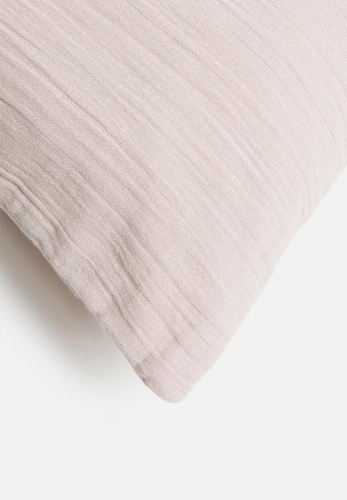 Sixth Floor - Joy muslin cushion cover - blush