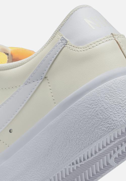 Nike - Nike blazer low platform - sail/white-white-black