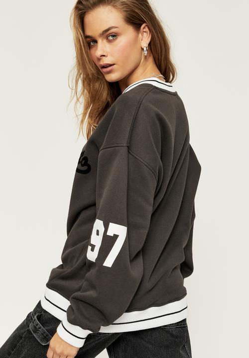 Supré  - Stevie v-neck oversized jumper - phantom/sacramento