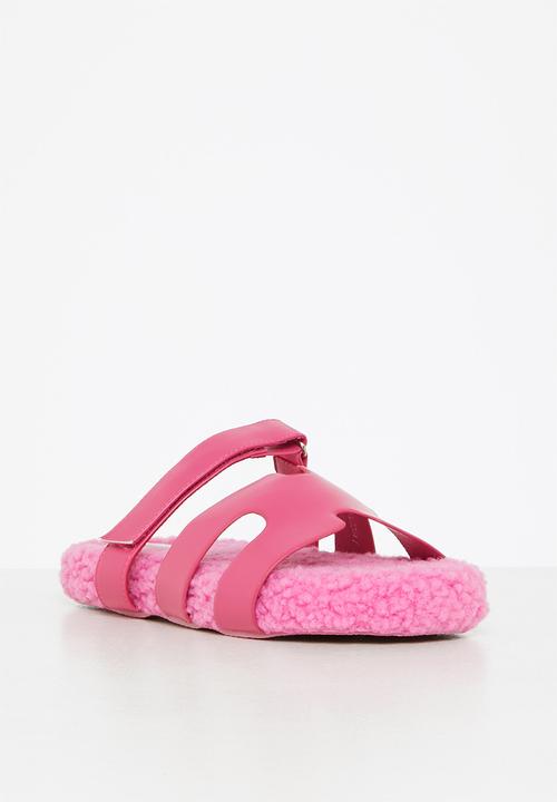 Public Desire - Hot fuzz slipper - pink borg
