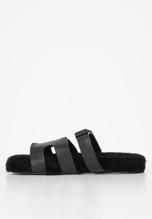 Public Desire - Hot fuzz slipper - black borg