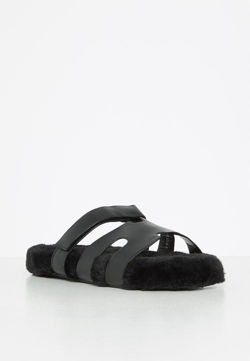 Public Desire - Hot fuzz slipper - black borg