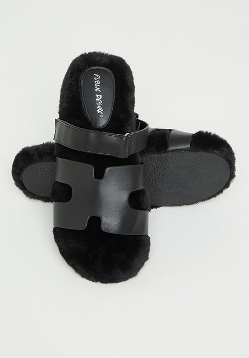 Public Desire - Hot fuzz slipper - black borg