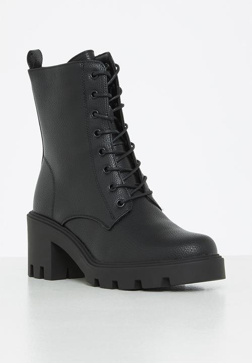 Missguided - Cleated heel lace up ankle boot - black