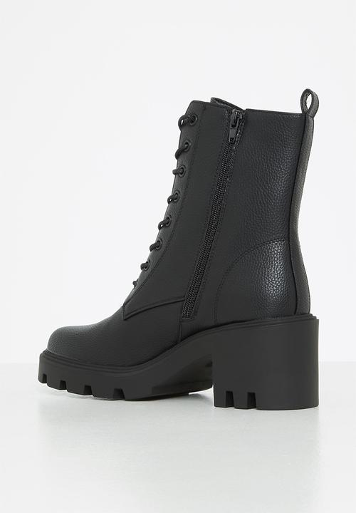 Missguided - Cleated heel lace up ankle boot - black